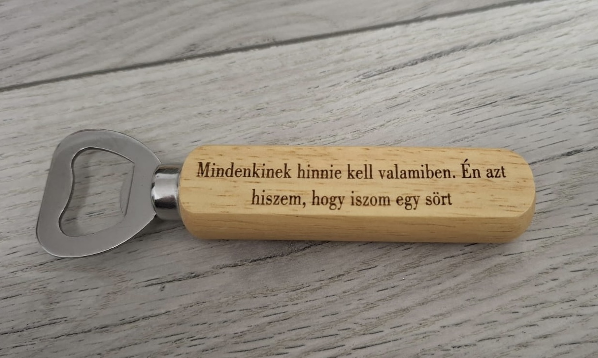 Személyre szabható sörnyitó