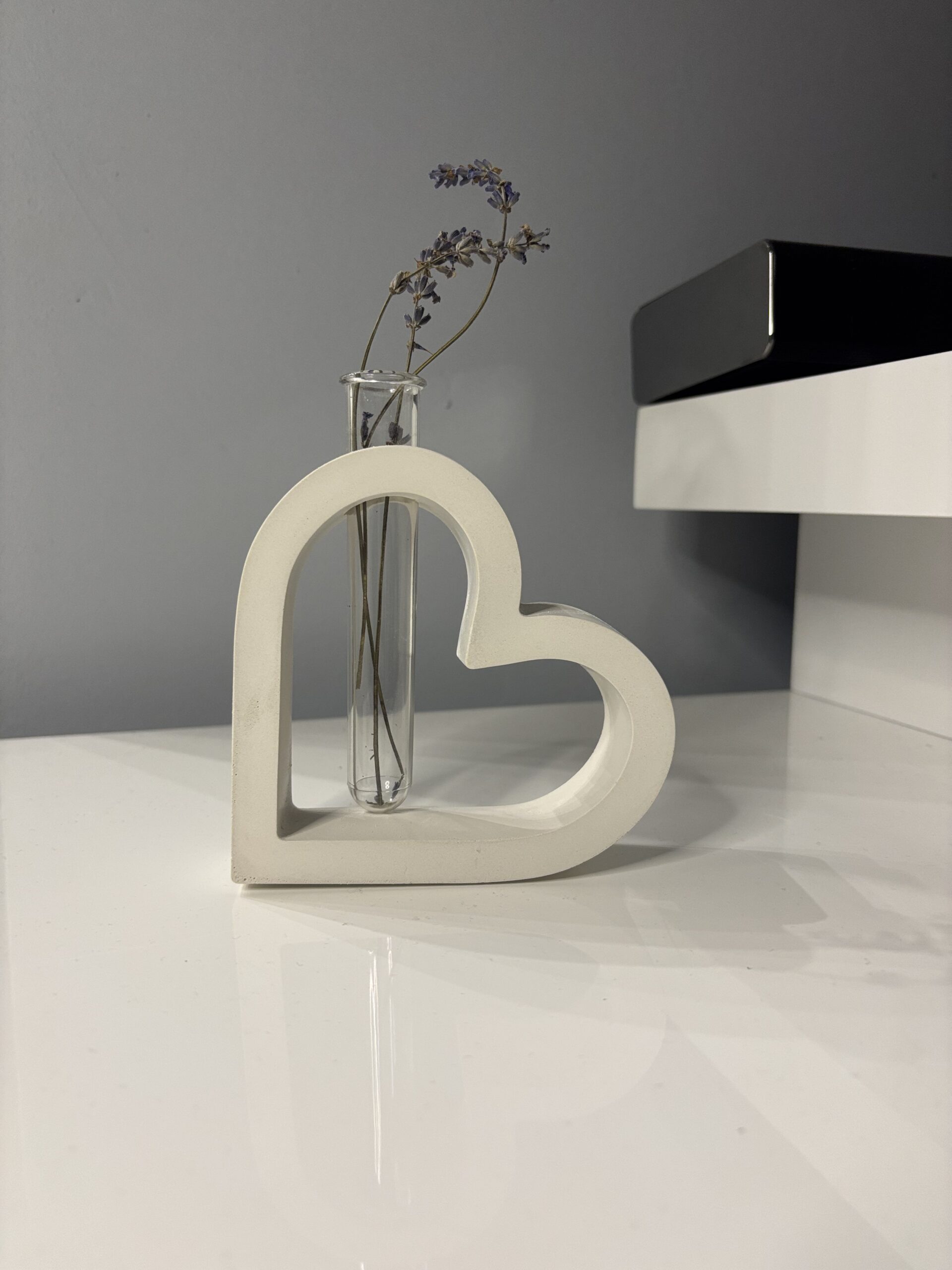 V01 Heart Bloom Vase