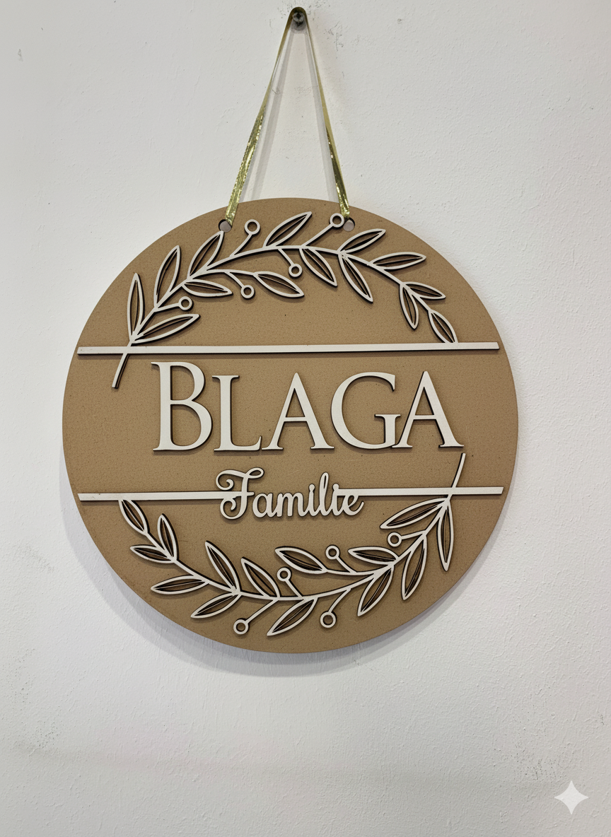 Placă decorativă personalizabilă din lemn – cu numele familiei