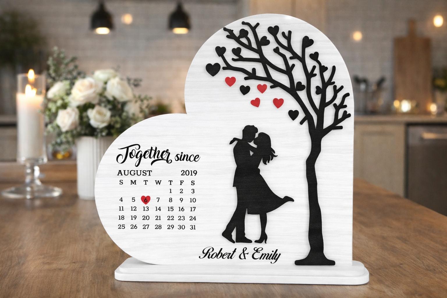 Decorațiune aniversară personalizată pentru îndrăgostiți